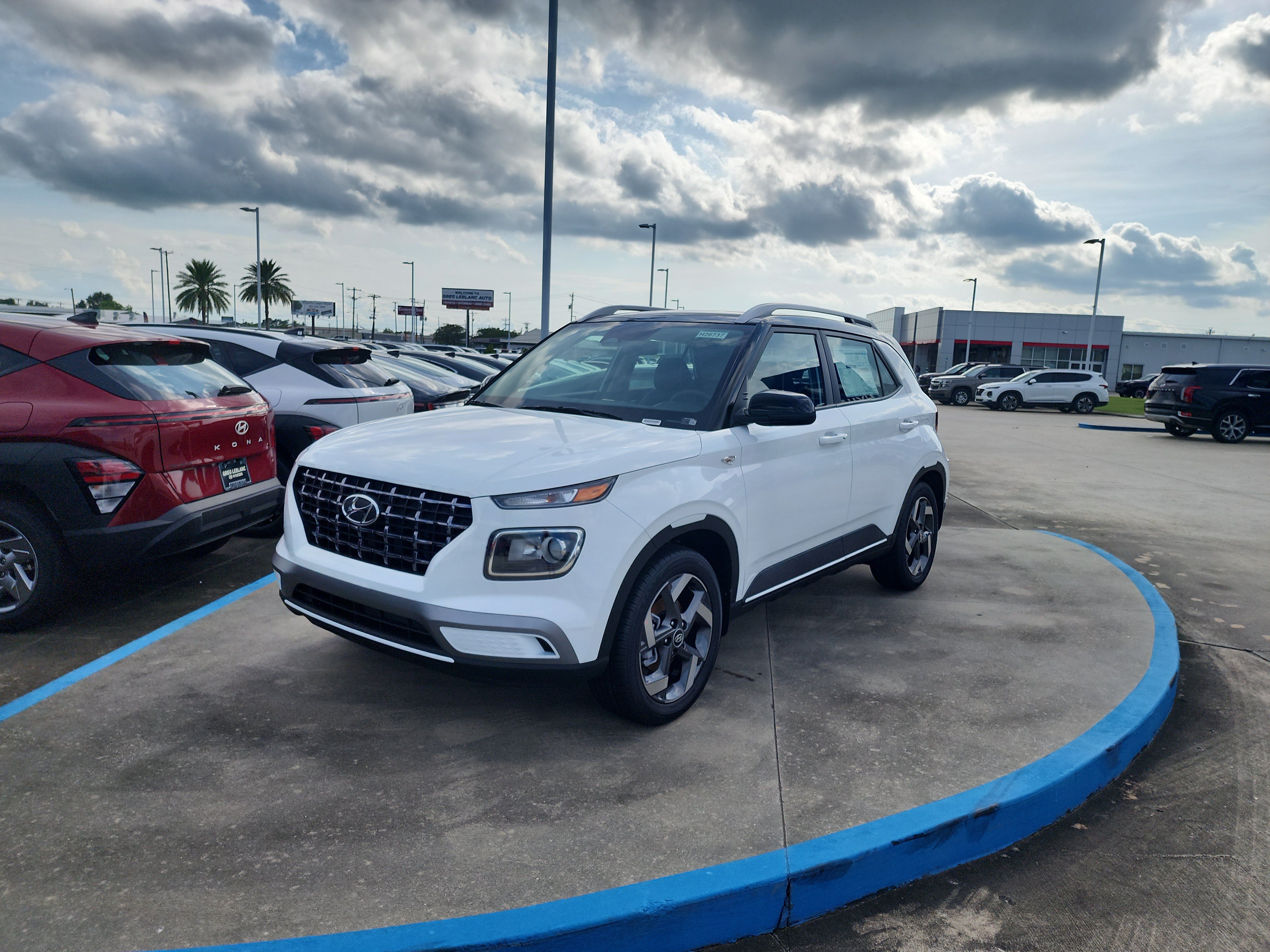 New 2026 Hyundai Venue SEL FWD image 3