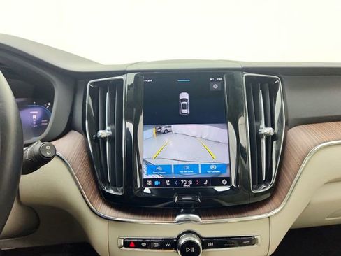 Certified 2022 Volvo XC60 T8 Inscription Expression w/ Climate Package image 29