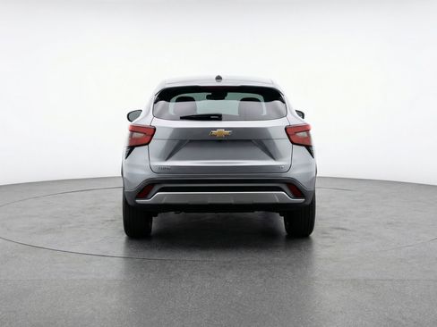 Used 2025 Chevrolet Trax LT w/ LT Convenience Package image 7