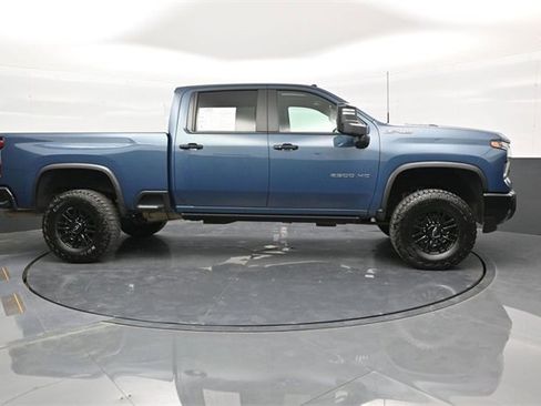 Used 2024 Chevrolet Silverado 2500 ZR2 w/ Technology Package image 8