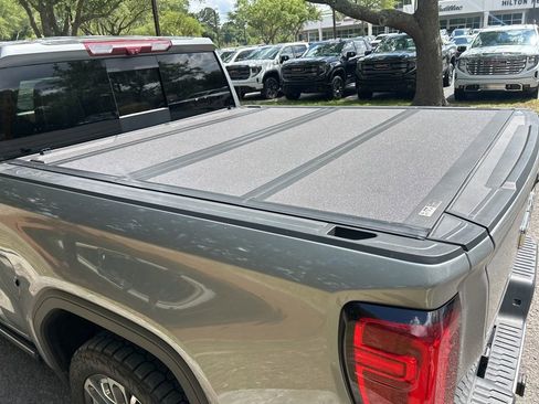 Used 2023 GMC Sierra 1500 Denali Ultimate AWD/4WD image 9