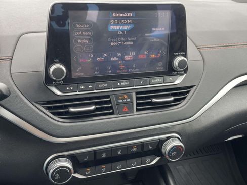 Used 2022 Nissan Altima 2.5 SR w/ Midnight Edition Package FWD image 12