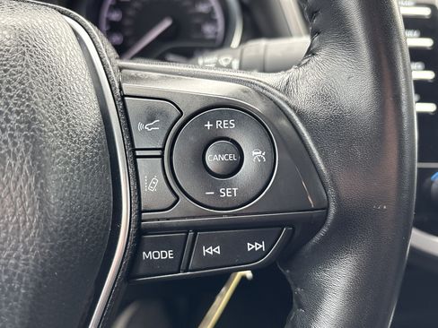 Used 2019 Toyota Camry SE FWD image 19