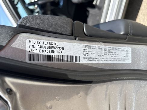 Used 2021 Jeep Grand Cherokee Limited w/ Luxury Group II image 28