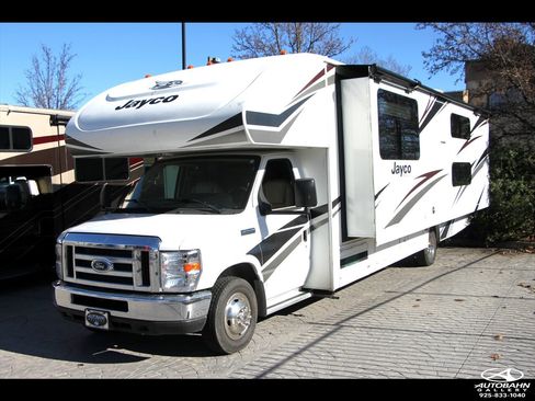 Used 2019 Ford E-450 and Econoline 450 Super Duty w/ Motorhome Prep Package image 4