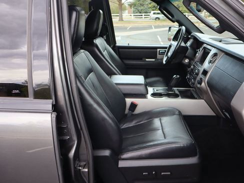 Used 2017 Ford Expedition XLT w/ Equipment Group 202A image 24