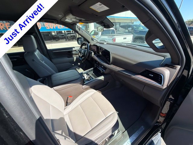 Used 2025 Chevrolet Suburban LT RWD image 23