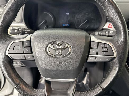 Certified 2023 Toyota Sienna XLE image 16