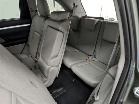 Used 2019 Toyota Highlander XLE image 34