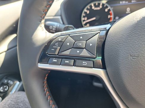 Used 2025 Nissan Altima 2.5 SR image 12