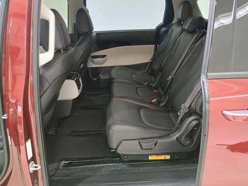 Used 2024 Kia Carnival SX image 19