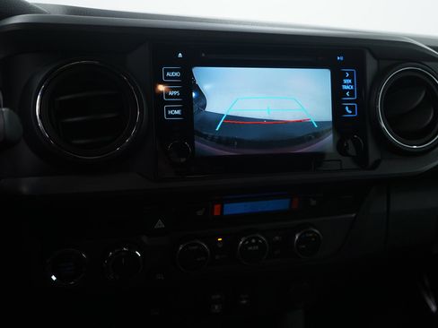 Used 2018 Toyota Tacoma TRD Sport image 21