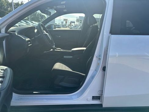 Used 2024 Honda HR-V Sport image 9