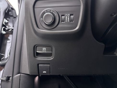 New 2025 Jeep Grand Cherokee Altitude image 25