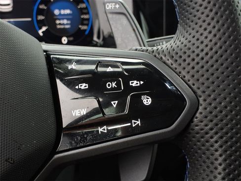 Used 2023 Volkswagen Golf 20th Anniversary Edition image 20