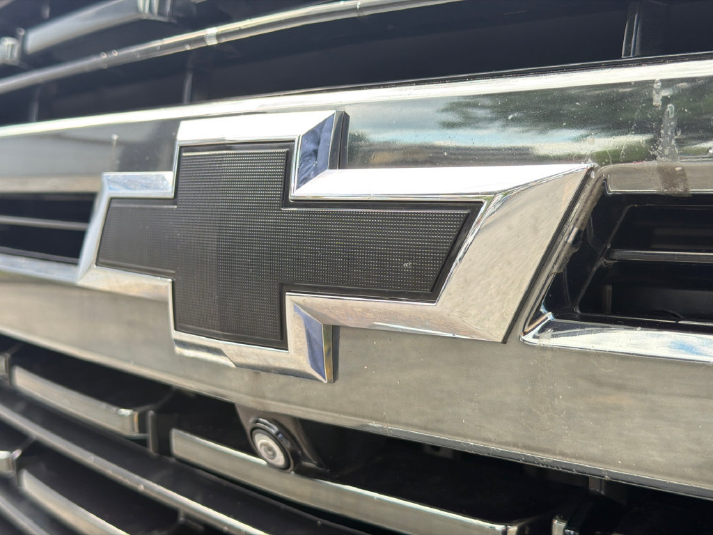 Used 2022 Chevrolet Suburban RST w/ Luxury Package AWD/4WD image 16