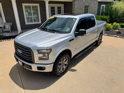 Used 2017 Ford F150 XLT w/ Equipment Group 302A Luxury AWD/4WD image 29
