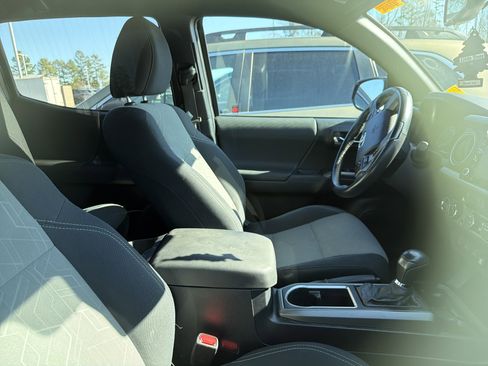 Used 2021 Toyota Tacoma TRD Off-Road image 15