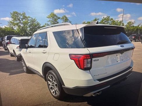 Used 2025 Ford Explorer Platinum w/ Ultimate Package AWD/4WD image 3