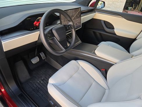 Used 2023 Tesla Model X Plaid image 10