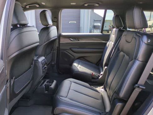 New 2025 Jeep Grand Cherokee L Limited w/ Black Appearance Package image 20