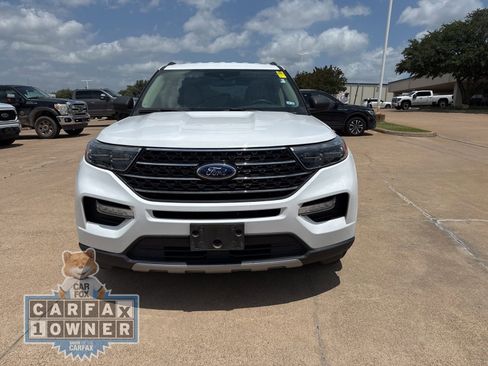 Used 2020 Ford Explorer XLT w/ Equipment Group 202A RWD image 2