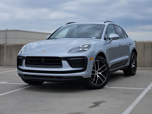 Certified 2025 Porsche Macan image 1