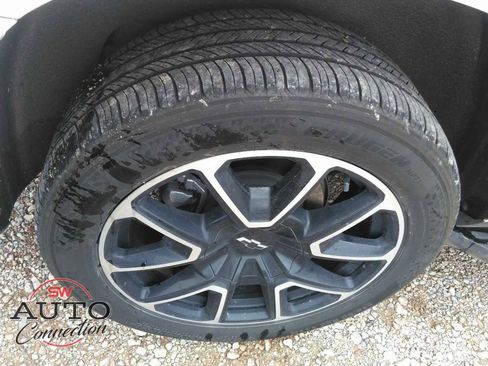 Used 2024 Chevrolet Suburban RST image 15