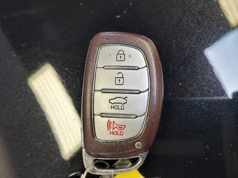 Used 2017 Hyundai Elantra SE w/ SE A/T Tech Package 03 FWD image 32