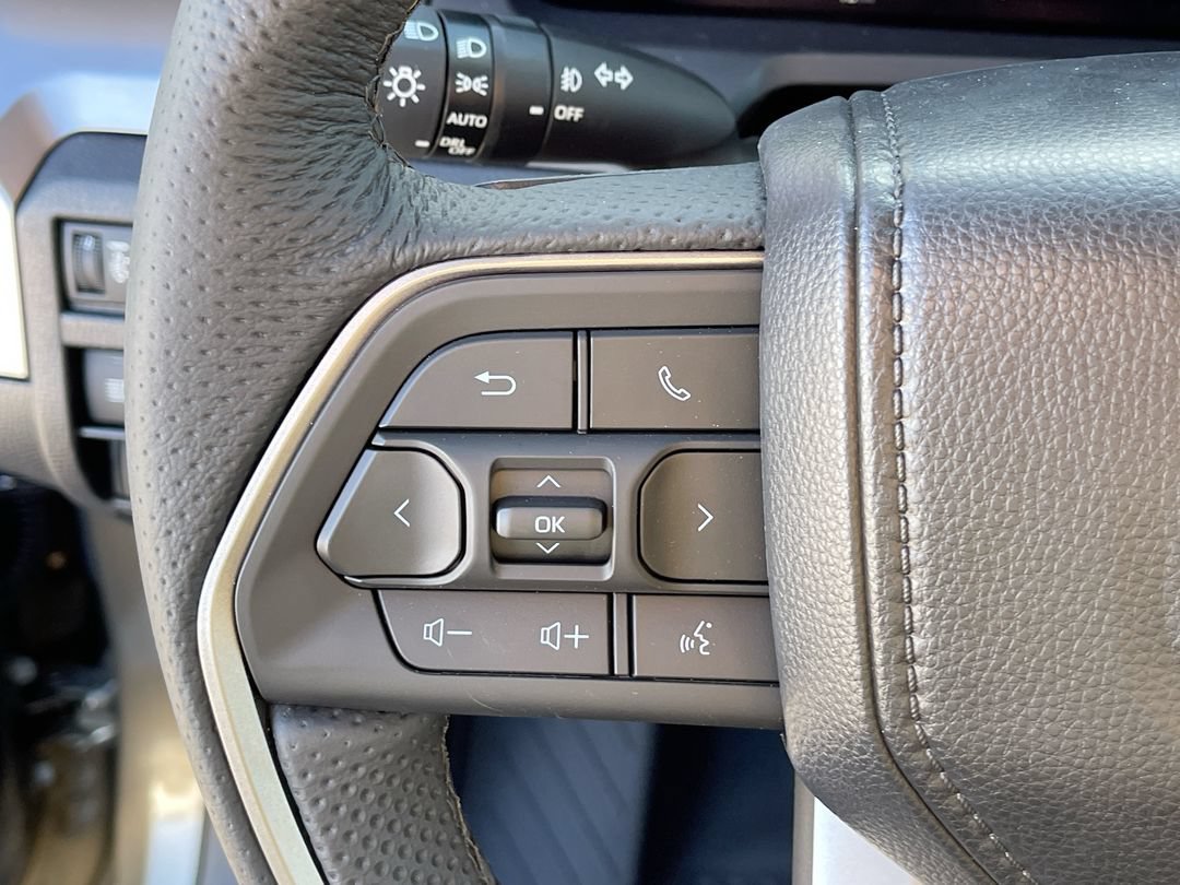 Used 2025 Toyota Tacoma TRD Sport AWD/4WD image 7