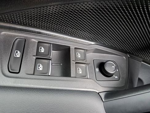 New 2026 Volkswagen Tiguan SE image 16