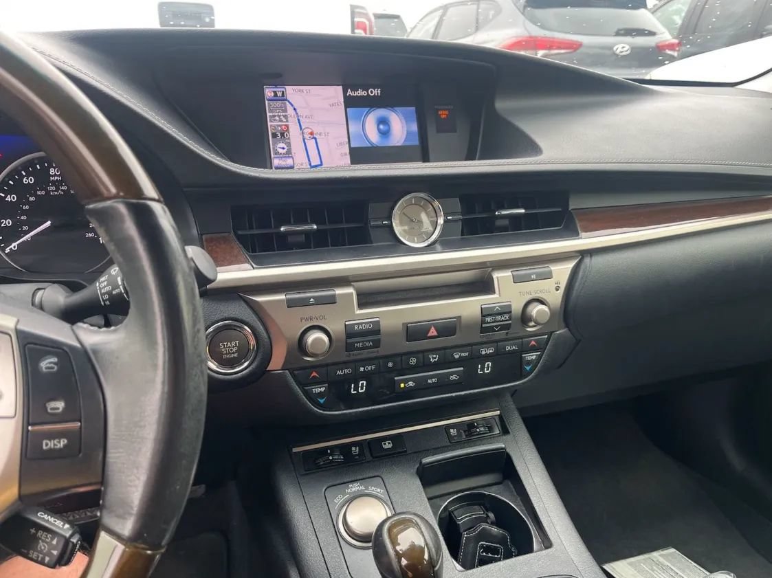 Used 2013 Lexus ES 350 w/ Luxury Pkg FWD image 8