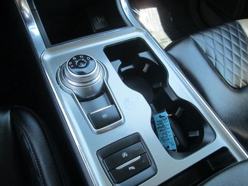Used 2024 Ford Edge Titanium AWD/4WD image 17