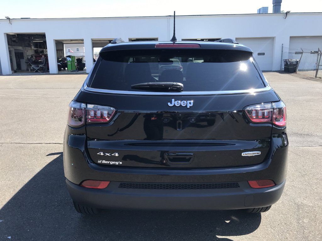 Used 2022 Jeep Compass Latitude AWD/4WD image 4
