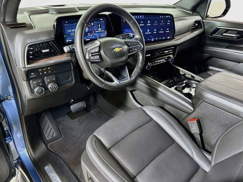 Certified 2026 Chevrolet Suburban LT w/ Comfort Package AWD/4WD image 7
