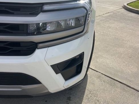 Used 2022 Ford Expedition XLT image 11