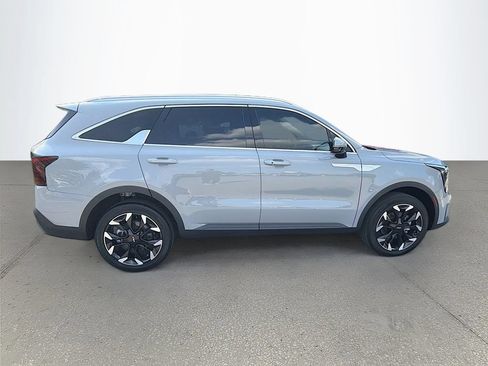 Used 2025 Kia Sorento EX AWD/4WD image 3