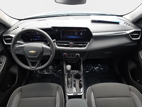 Used 2025 Chevrolet TrailBlazer LT AWD/4WD image 9
