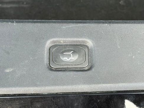 Used 2025 Ford Expedition Platinum image 11