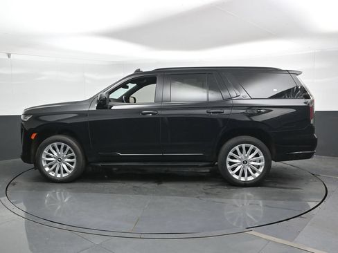 Used 2024 Cadillac Escalade Luxury AWD/4WD image 9