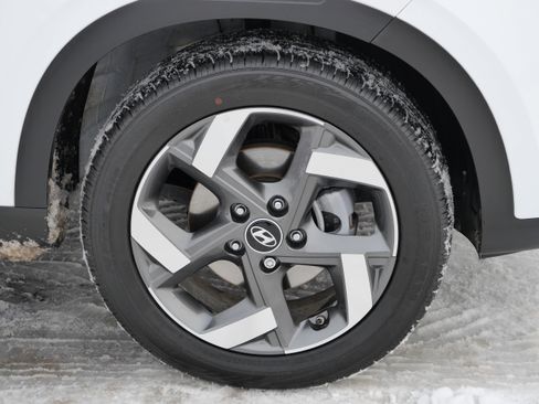 Certified 2025 Hyundai Venue SEL image 15