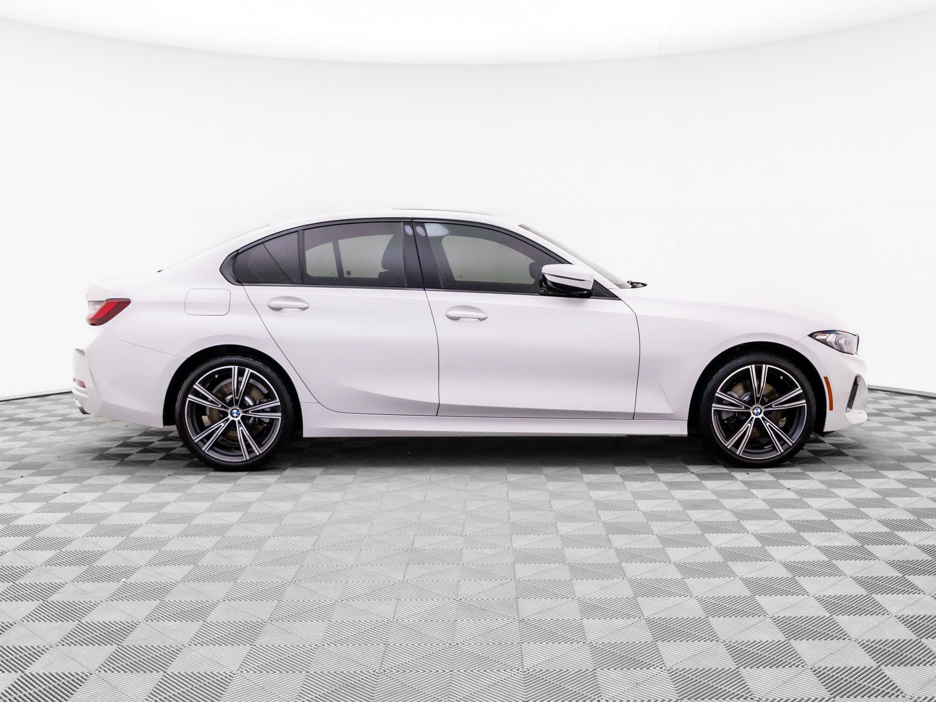 Certified 2023 BMW 330i xDrive Sedan w/ Driving Assistance Package AWD/4WD image 6