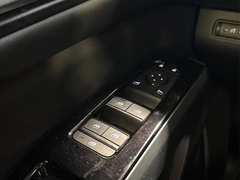 Used 2025 Nissan Pathfinder SL w/ SL Premium Package AWD/4WD image 36