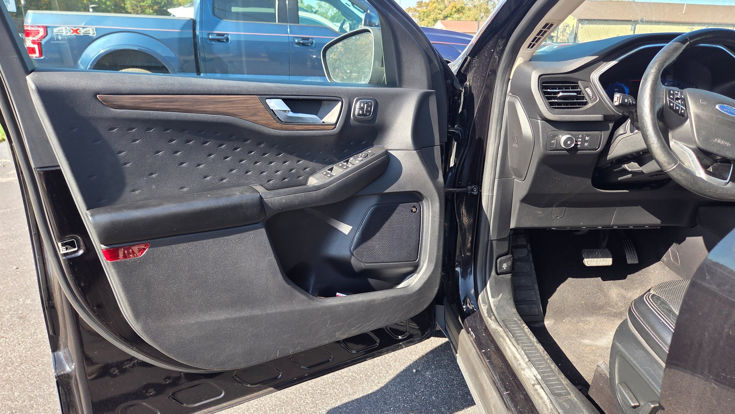 Used 2020 Ford Escape Titanium AWD/4WD image 12