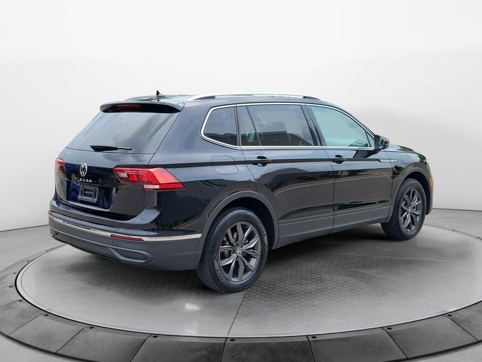 Certified 2023 Volkswagen Tiguan SE w/ Panoramic Sunroof Package FWD image 7
