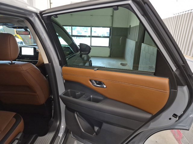 Certified 2025 Nissan Pathfinder Platinum FWD image 24