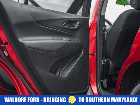 Used 2024 Chevrolet Equinox LT image 36