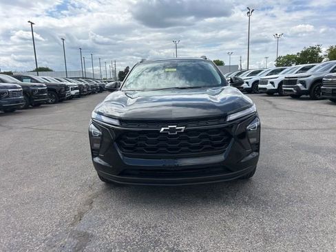 New 2026 Chevrolet Trax LT w/ Sunroof Package FWD image 8