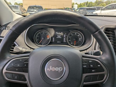 Used 2019 Jeep Cherokee Latitude Plus AWD/4WD image 27