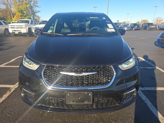 Used 2026 Chrysler Pacifica Select FWD image 2